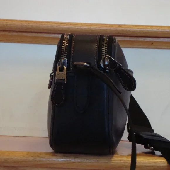 COACH Graham Crossbody Smooth Leather Black Adjustable Strap VERY GOOD CONDTION! - Picture 2 of 10